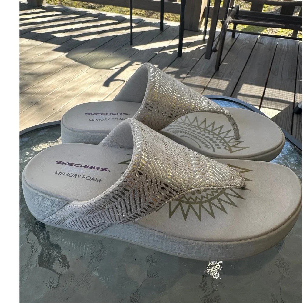 Skechers‎ Memory Foam Gold Wedge Sandals Women's 9 Natural Beige